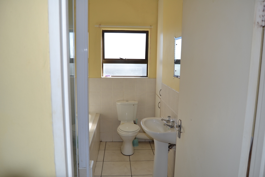 To Let 2 Bedroom Property for Rent in Guldenland Western Cape